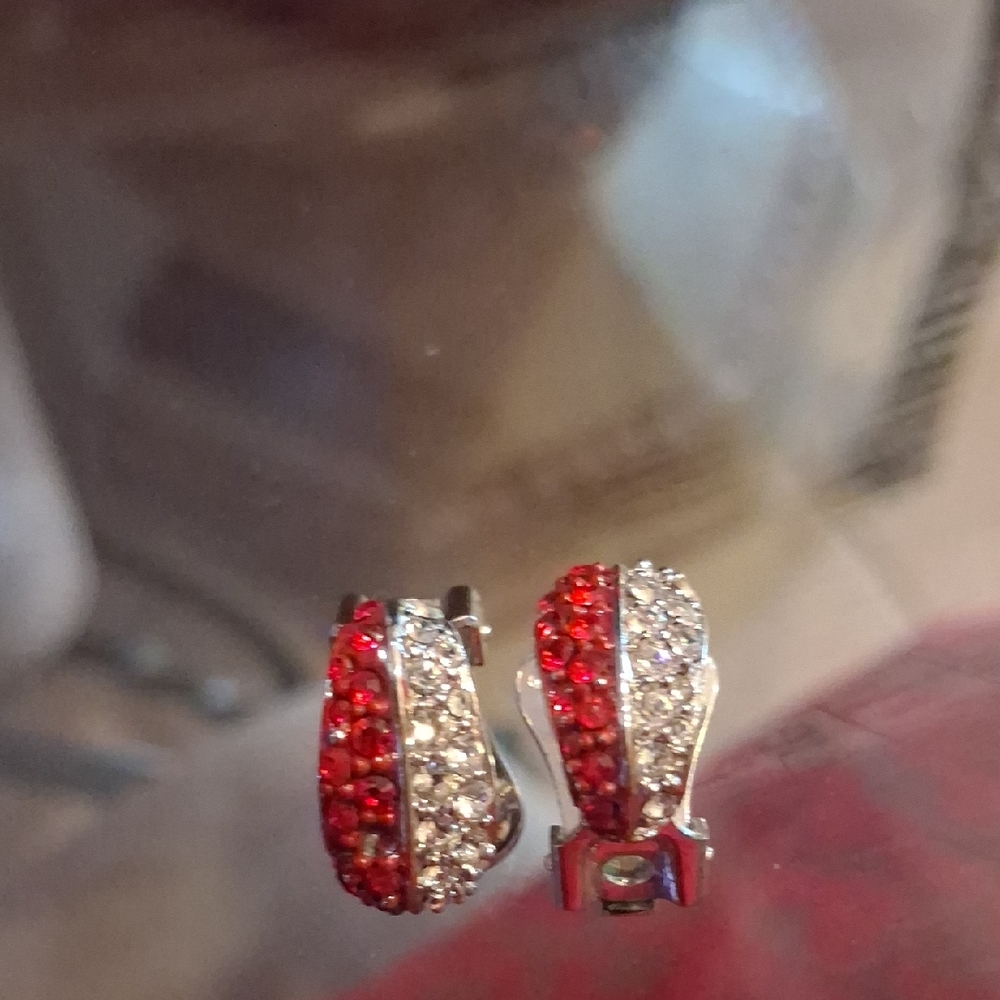 Nolan Miller Clipping earrings clip on